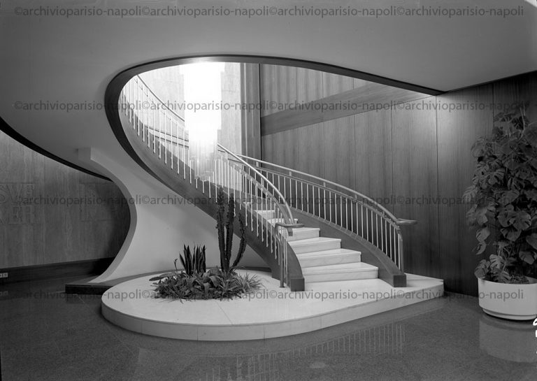 veduta dell'interno del Palazzo Isveimer e dettaglio della scala a chiocciola