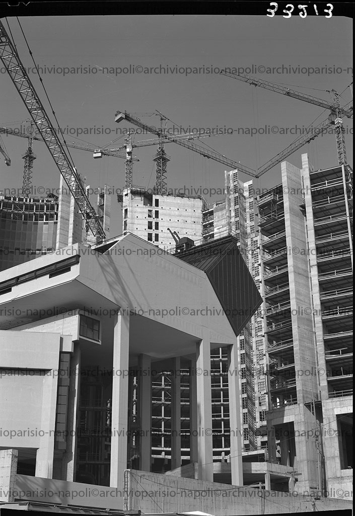 veduta del Palazzo di Giustizia in costruzione nella zona del Centro Direzionale