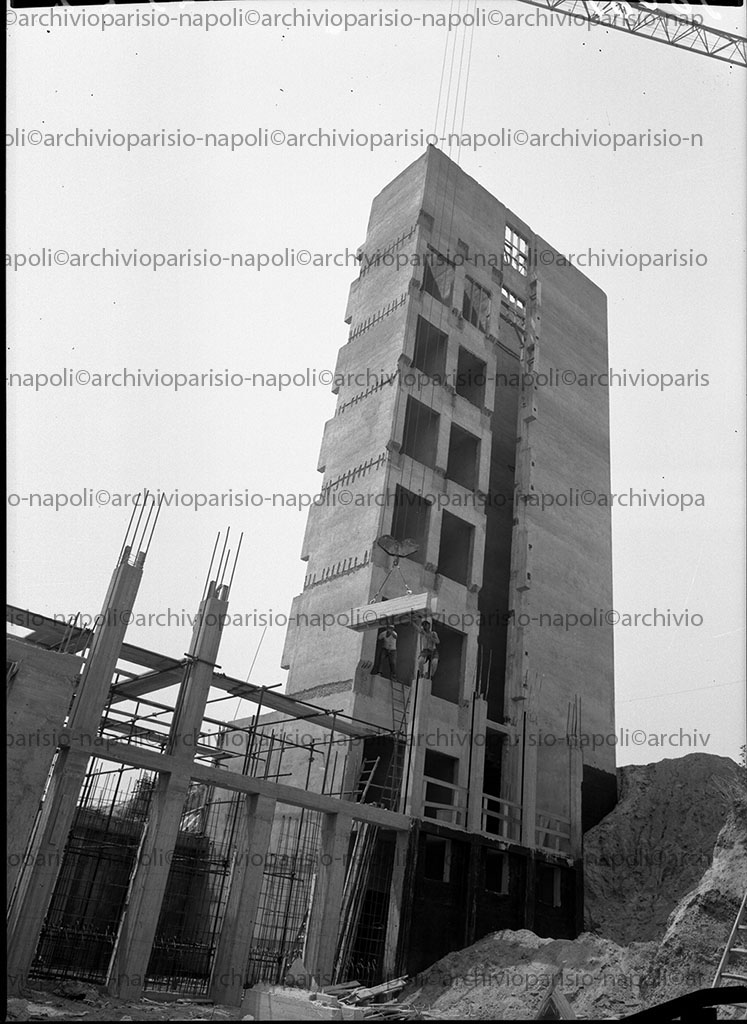 veduta esterna di uno degli edifici del Nuovo Policlinico in costruzione