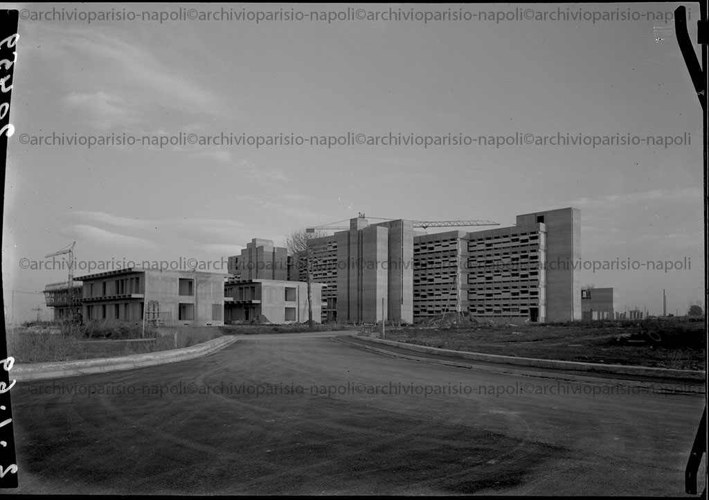 veduta esterna dei padiglioni del Nuovo Policlinico in costruzione