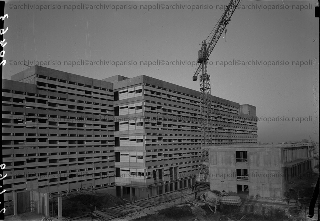 veduta esterna dei padiglioni del Nuovo Policlinico in costruzione